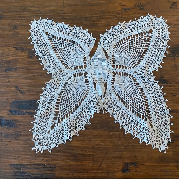 Vintage Crochet Butterfly Shape Doily Grannycore Cottagecore Beige 16 X 17” - Picture 12 of 12